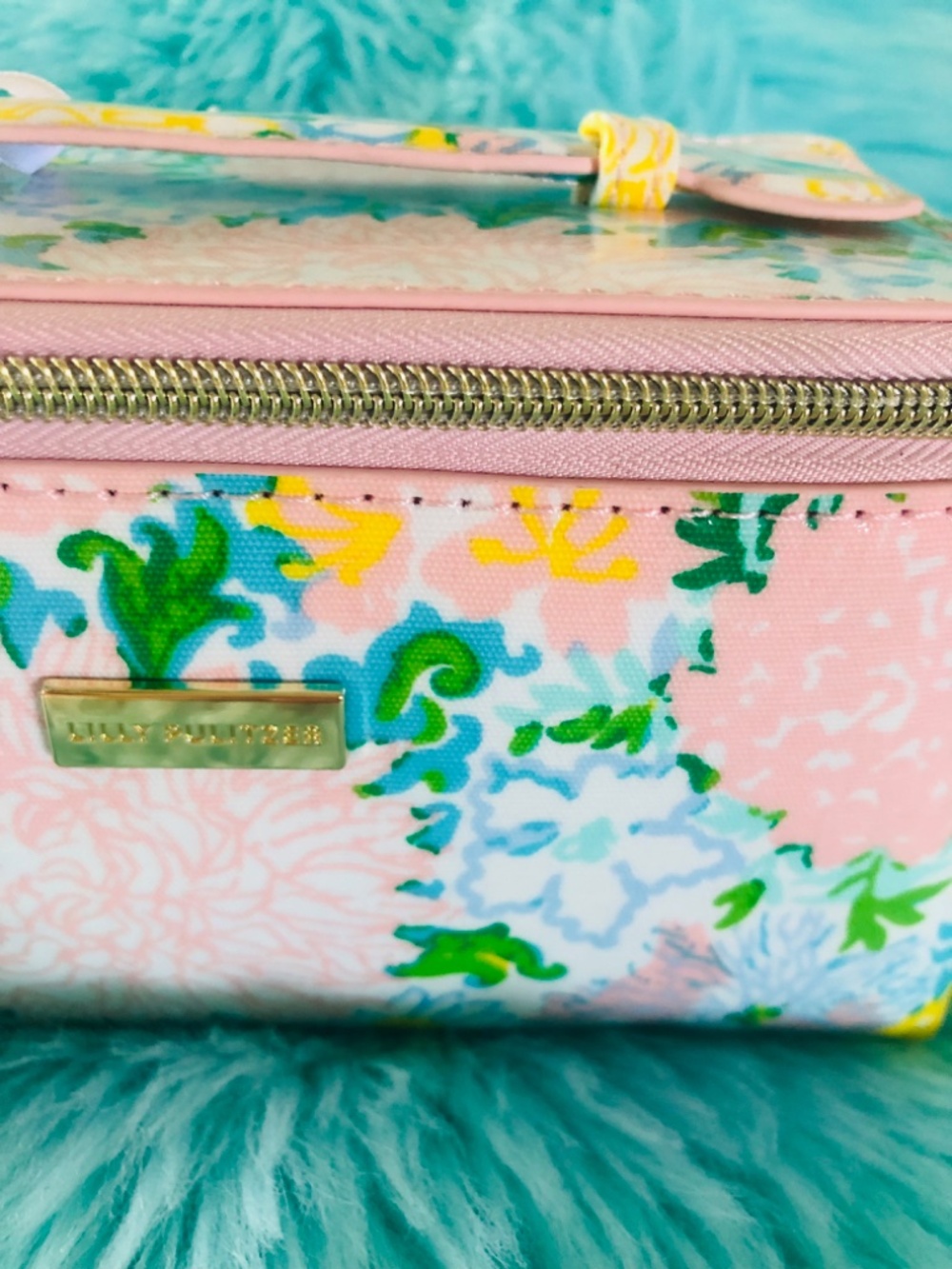 Just in NWT Lilly Pulitzer Cosmetic Bag in Lilly Garden - Picture 3 of 7